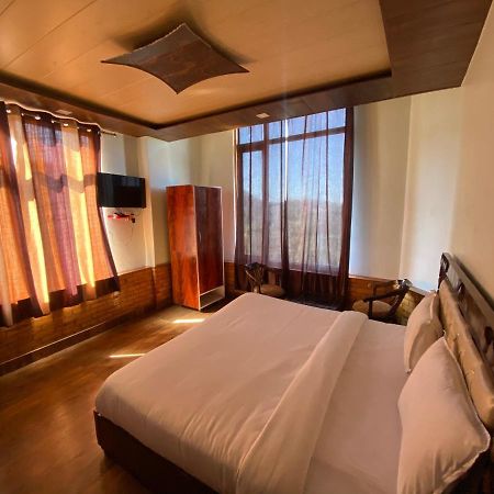 Hotel Taj View Theog Екстериор снимка