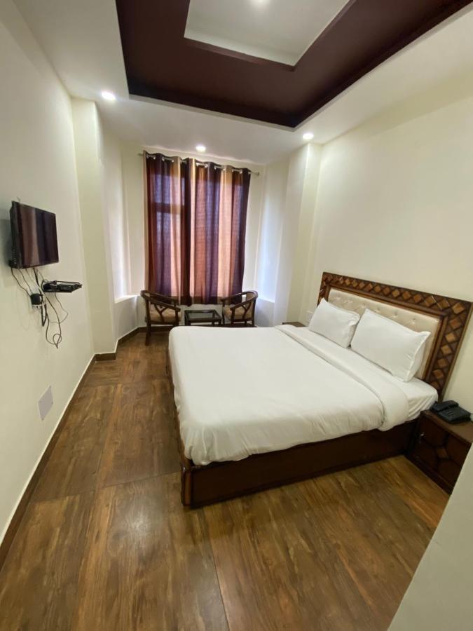 Hotel Taj View Theog Екстериор снимка