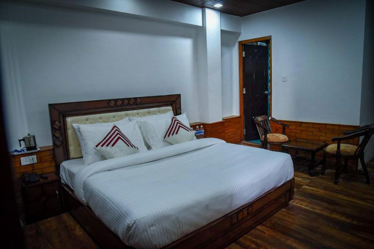 Hotel Taj View Theog Екстериор снимка