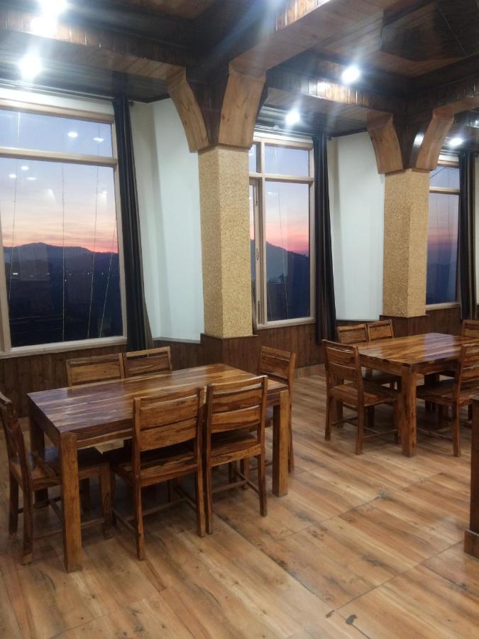 Hotel Taj View Theog Екстериор снимка